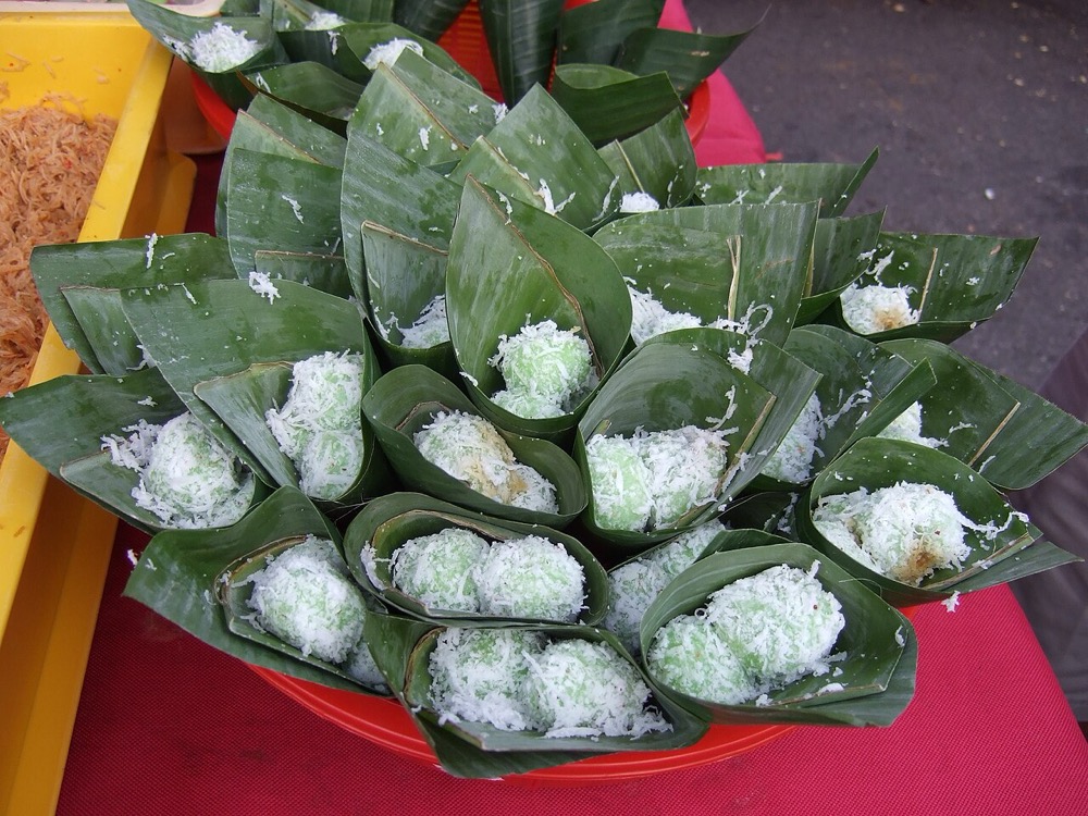 Onde-onde, green and round